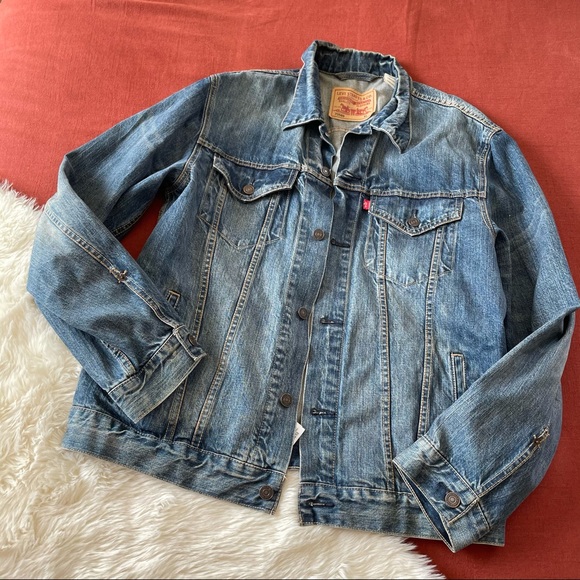 Levi's Other - Levi’s men’s original fit denim jacket sz.XL 70589